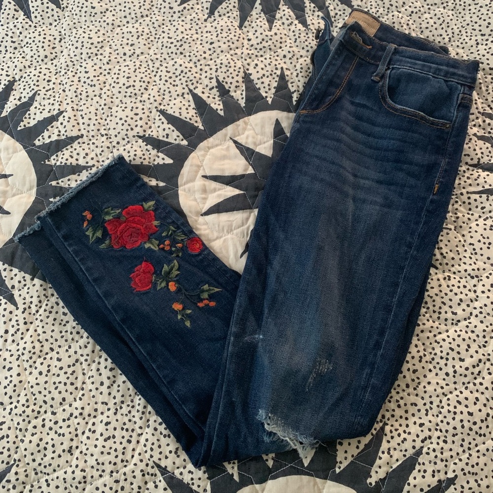 Brenda Embroidered Distressed Skinny Jean